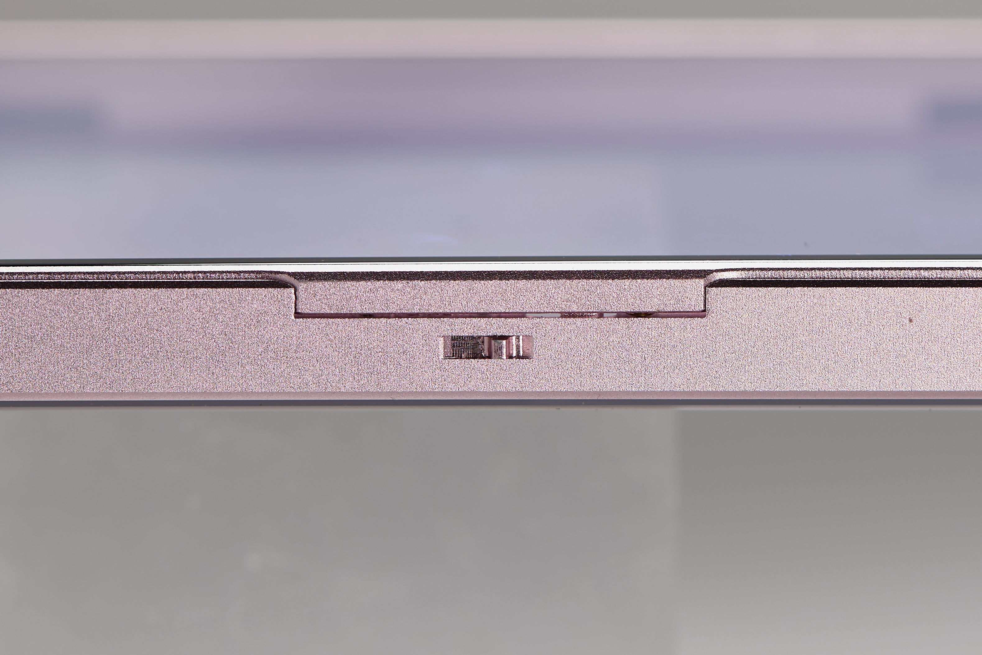 Close-up of TENZA mechanical snap-lock